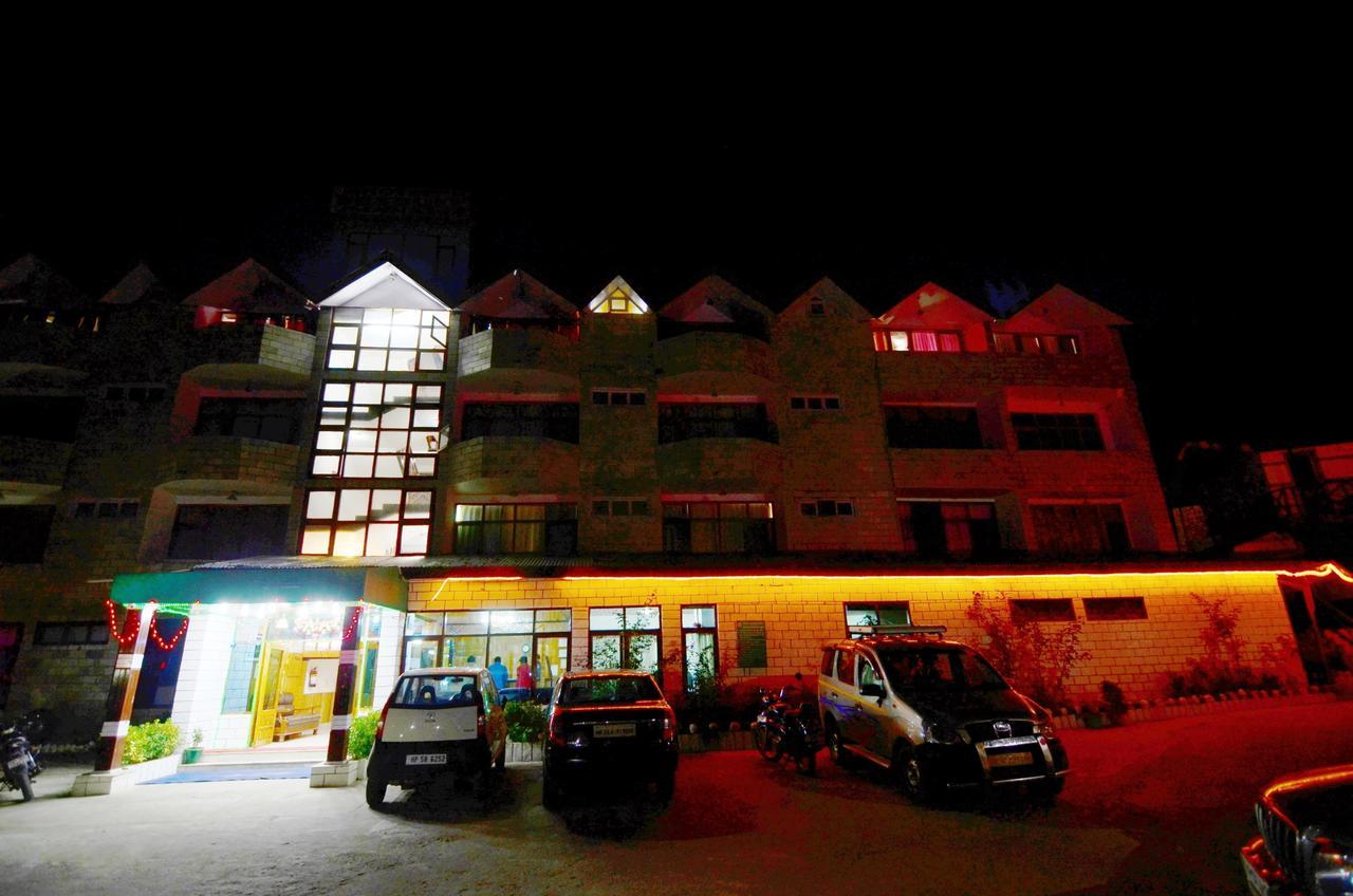 Hotel Seagull Manāli Exteriör bild